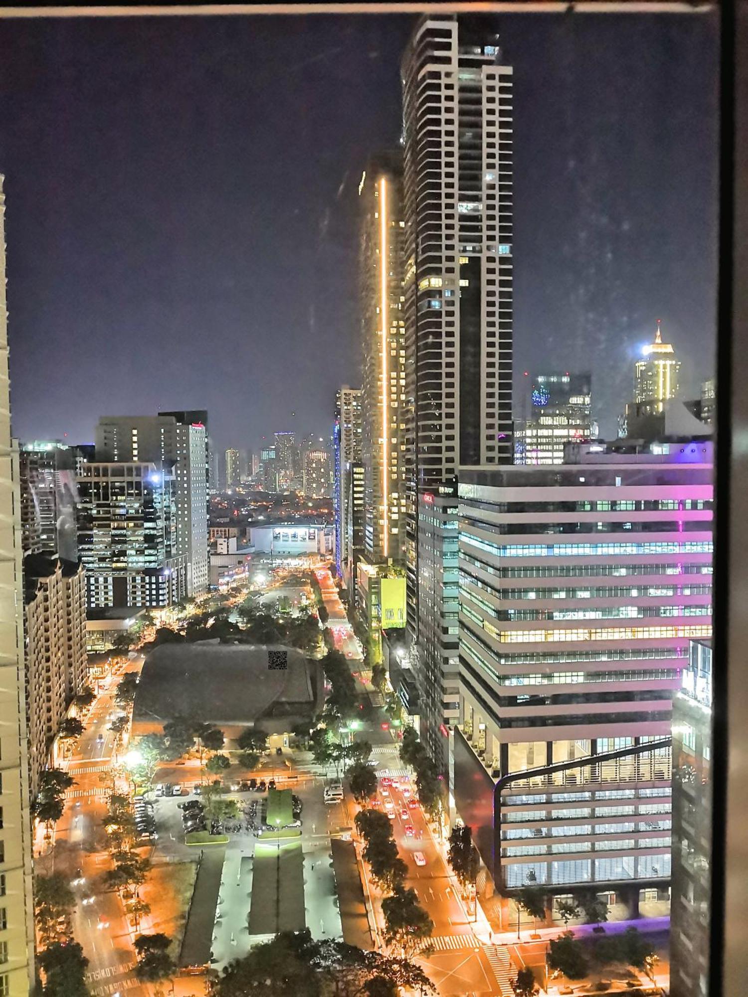 Avant Apartments At The Fort Manila Exterior photo